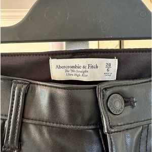 Size 28 (6) Abercrombie and Fitch “the 90’s” leather pants
